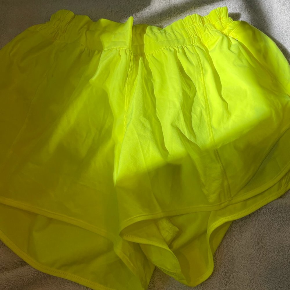 Lululemon bright yellow 4" hotty hot shorts size 12